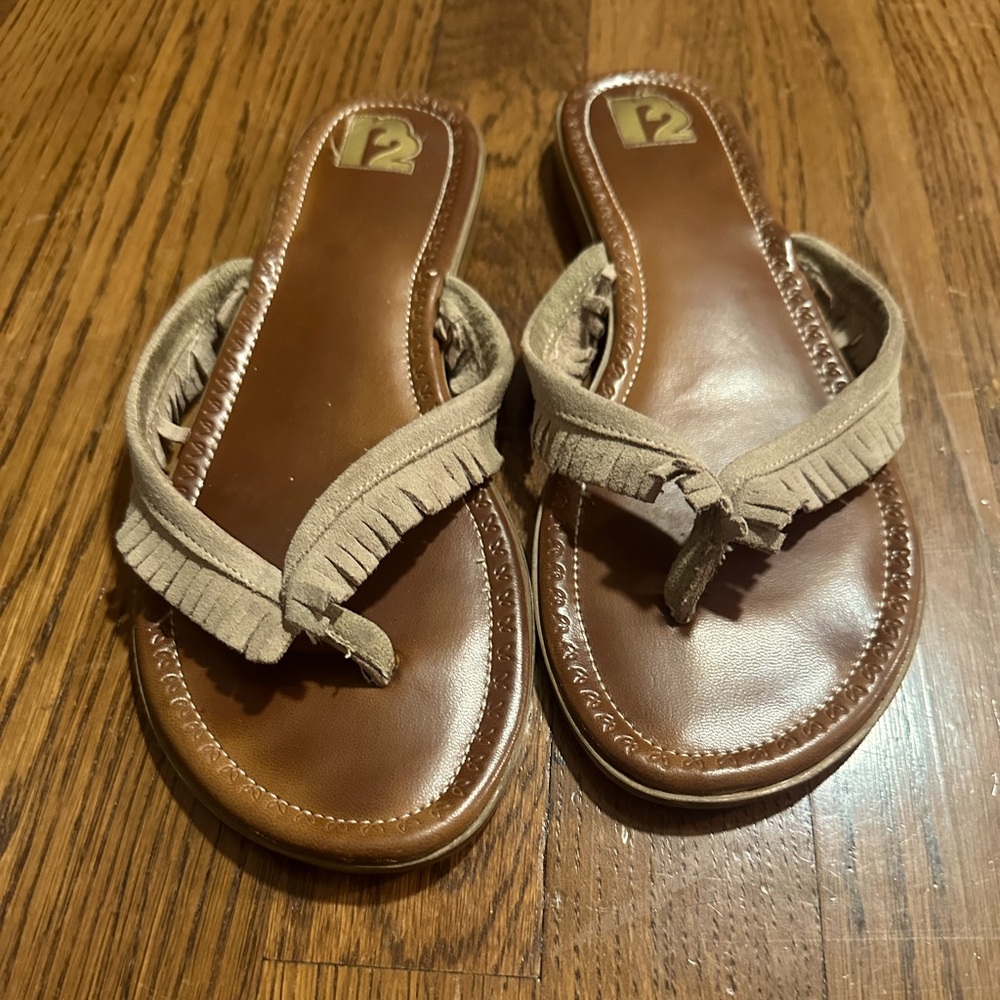 Beige suede fringe thing sandals sz 8 by R2